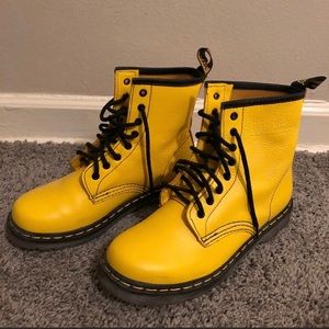 BRAND NEW Dr. Martens 8-eye 1460 boots